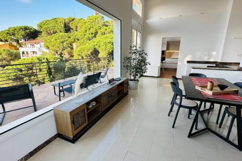 Villa de 7 dormitorios en venta en Lloret de Mar, Gerona, Cataluña, Spain № 1794 - foto 9