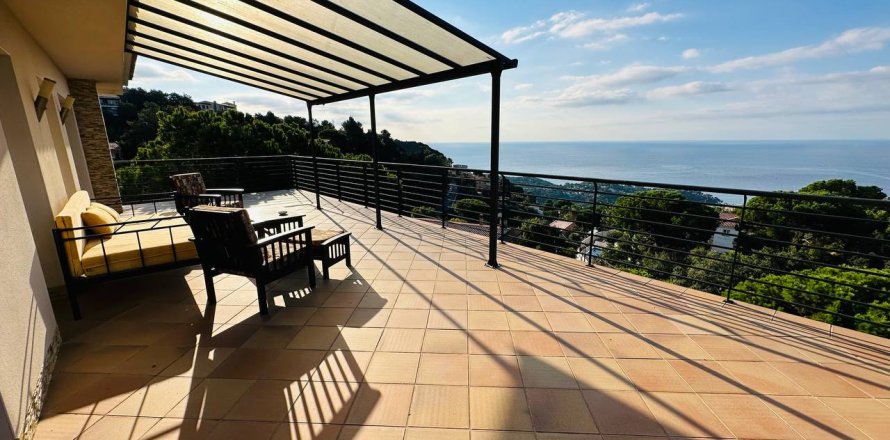 Villa de 7 dormitorios en venta en Lloret de Mar, Gerona, Cataluña, Spain № 1794