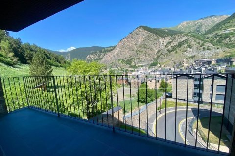 3 bedrooms apartment for rent in Principado De Andorra (Ninguna Poblacion Tiene C.P.), Lleida, Catalonia, Spain № 7685 - photo 3