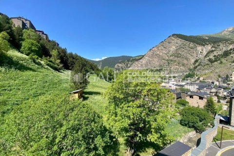 3 bedrooms apartment for rent in Principado De Andorra (Ninguna Poblacion Tiene C.P.), Lleida, Catalonia, Spain № 7685 - photo 2