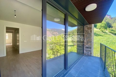 3 bedrooms apartment for rent in Principado De Andorra (Ninguna Poblacion Tiene C.P.), Lleida, Catalonia, Spain № 7685 - photo 24