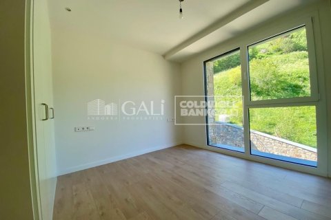 3 bedrooms apartment for rent in Principado De Andorra (Ninguna Poblacion Tiene C.P.), Lleida, Catalonia, Spain № 7685 - photo 20