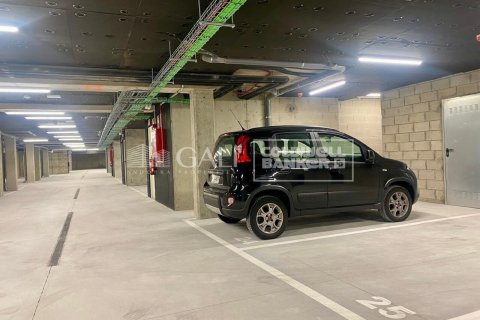 3 bedrooms apartment for rent in Principado De Andorra (Ninguna Poblacion Tiene C.P.), Lleida, Catalonia, Spain № 7685 - photo 5