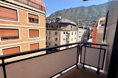 3 bedrooms apartment for rent in Principado De Andorra (Ninguna Poblacion Tiene C.P.), Lleida, Catalonia, Spain № 7684 - photo 3