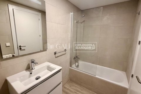 3 bedrooms apartment for rent in Principado De Andorra (Ninguna Poblacion Tiene C.P.), Lleida, Catalonia, Spain № 7684 - photo 9