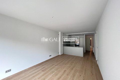 2 bedrooms apartment for rent in Principado De Andorra (Ninguna Poblacion Tiene C.P.), Lleida, Catalonia, Spain № 7688 - photo 5