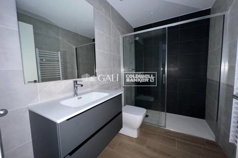 2 bedrooms apartment for rent in Principado De Andorra (Ninguna Poblacion Tiene C.P.), Lleida, Catalonia, Spain № 7688 - photo 10