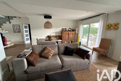 3 bedrooms house for rent in Arenys de Mar, Barcelona, Catalonia, Spain № 5117 - photo 12