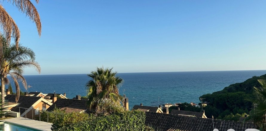 3 bedrooms house for rent in Arenys de Mar, Barcelona, Catalonia, Spain № 5117