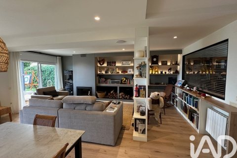 3 bedrooms house for rent in Arenys de Mar, Barcelona, Catalonia, Spain № 5117 - photo 9