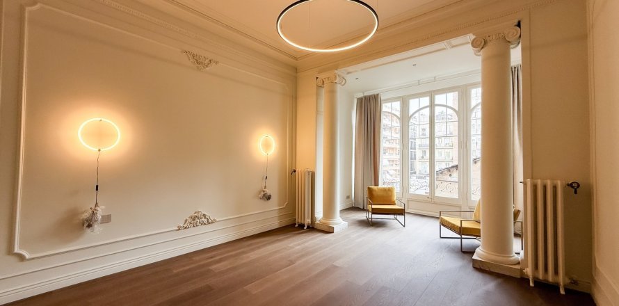 Apartamento de 4 dormitorios en venta en Barcelona, Cataluña, Spain № 1594