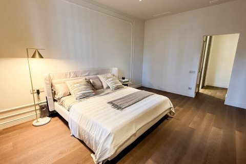 Apartamento de 4 dormitorios en venta en Barcelona, Cataluña, Spain № 1594 - foto 15