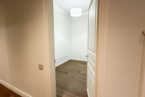 Apartamento de 4 dormitorios en venta en Barcelona, Cataluña, Spain № 1594 - foto 29