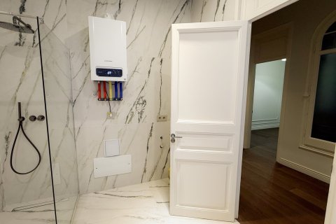 Apartamento de 4 dormitorios en venta en Barcelona, Cataluña, Spain № 1594 - foto 25