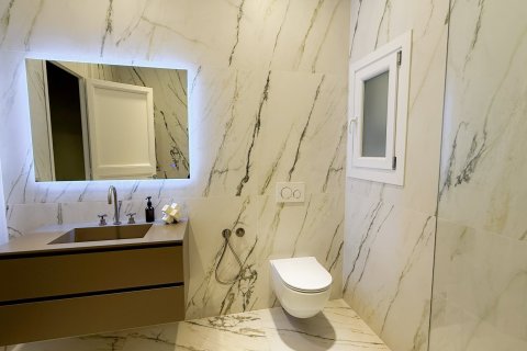 Apartamento de 4 dormitorios en venta en Barcelona, Cataluña, Spain № 1594 - foto 26