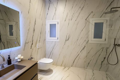 Apartamento de 4 dormitorios en venta en Barcelona, Cataluña, Spain № 1594 - foto 27