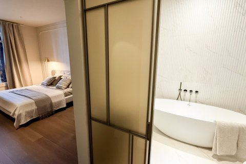 Apartamento de 4 dormitorios en venta en Barcelona, Cataluña, Spain № 1594 - foto 18