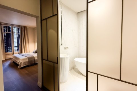 Apartamento de 4 dormitorios en venta en Barcelona, Cataluña, Spain № 1594 - foto 9