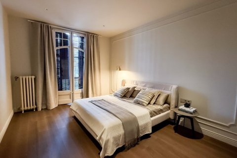 Apartamento de 4 dormitorios en venta en Barcelona, Cataluña, Spain № 1594 - foto 14
