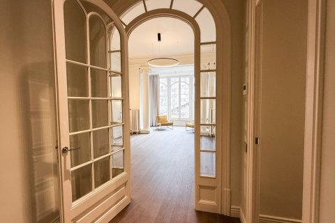 Apartamento de 4 dormitorios en venta en Barcelona, Cataluña, Spain № 1594 - foto 6
