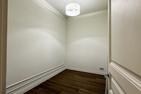 Apartamento de 4 dormitorios en venta en Barcelona, Cataluña, Spain № 1594 - foto 30