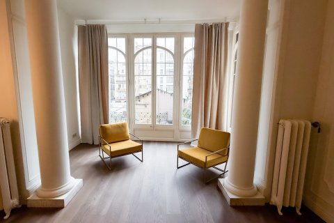 Apartamento de 4 dormitorios en venta en Barcelona, Cataluña, Spain № 1594 - foto 2