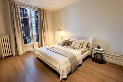 Apartamento de 4 dormitorios en venta en Barcelona, Cataluña, Spain № 1594 - foto 17