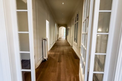 Apartamento de 4 dormitorios en venta en Barcelona, Cataluña, Spain № 1594 - foto 20