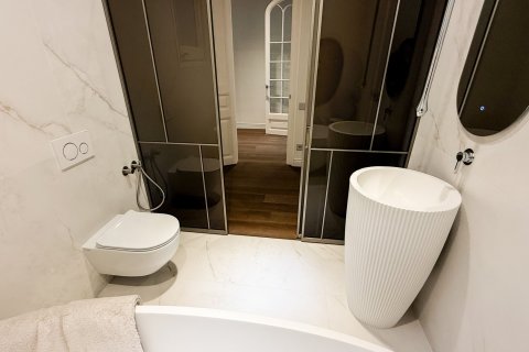Apartamento de 4 dormitorios en venta en Barcelona, Cataluña, Spain № 1594 - foto 11