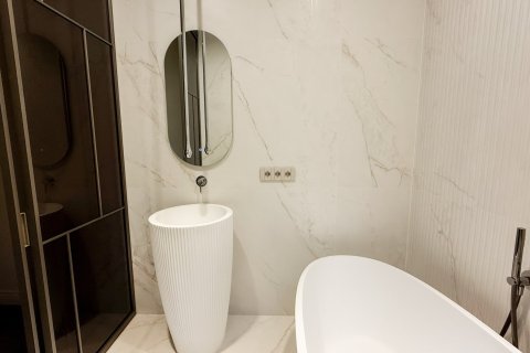 Apartamento de 4 dormitorios en venta en Barcelona, Cataluña, Spain № 1594 - foto 13