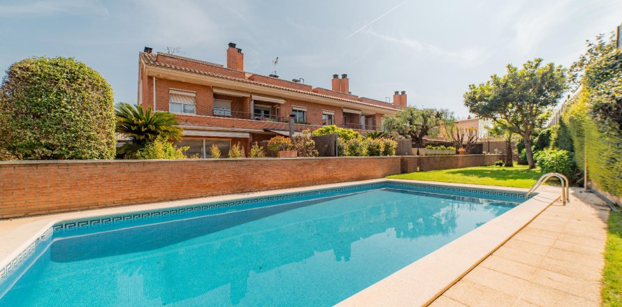 Сasa de 4 dormitorios en venta en Vilassar de Mar, Barcelona, Cataluña, Spain № 1596