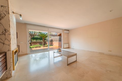 Сasa de 4 dormitorios en venta en Vilassar de Mar, Barcelona, Cataluña, Spain № 1596 - foto 4