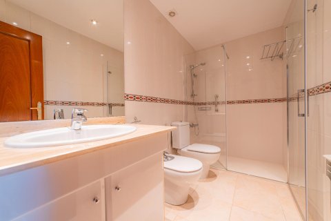 Сasa de 4 dormitorios en venta en Vilassar de Mar, Barcelona, Cataluña, Spain № 1596 - foto 13