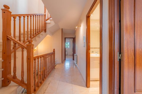 Сasa de 4 dormitorios en venta en Vilassar de Mar, Barcelona, Cataluña, Spain № 1596 - foto 8