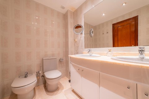 Сasa de 4 dormitorios en venta en Vilassar de Mar, Barcelona, Cataluña, Spain № 1596 - foto 11