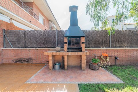 Сasa de 4 dormitorios en venta en Vilassar de Mar, Barcelona, Cataluña, Spain № 1596 - foto 21