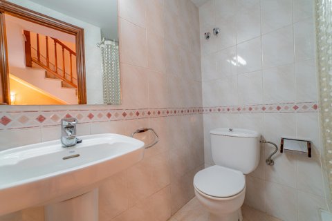 Сasa de 4 dormitorios en venta en Vilassar de Mar, Barcelona, Cataluña, Spain № 1596 - foto 7