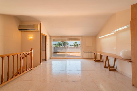 Сasa de 4 dormitorios en venta en Vilassar de Mar, Barcelona, Cataluña, Spain № 1596 - foto 17
