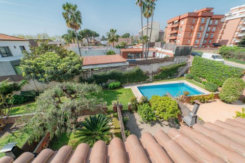 Сasa de 4 dormitorios en venta en Vilassar de Mar, Barcelona, Cataluña, Spain № 1596 - foto 20