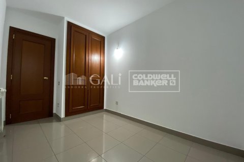 3 bedrooms apartment for rent in Principado De Andorra (Ninguna Poblacion Tiene C.P.), Lleida, Catalonia, Spain № 5270 - photo 14