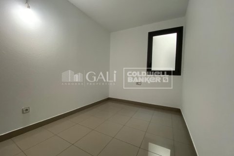 3 bedrooms apartment for rent in Principado De Andorra (Ninguna Poblacion Tiene C.P.), Lleida, Catalonia, Spain № 5270 - photo 13