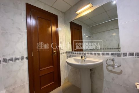 3 bedrooms apartment for rent in Principado De Andorra (Ninguna Poblacion Tiene C.P.), Lleida, Catalonia, Spain № 5270 - photo 19