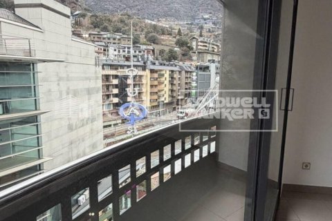 3 bedrooms apartment for rent in Principado De Andorra (Ninguna Poblacion Tiene C.P.), Lleida, Catalonia, Spain № 5270 - photo 27