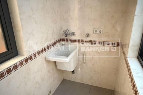 3 bedrooms apartment for rent in Principado De Andorra (Ninguna Poblacion Tiene C.P.), Lleida, Catalonia, Spain № 5270 - photo 21