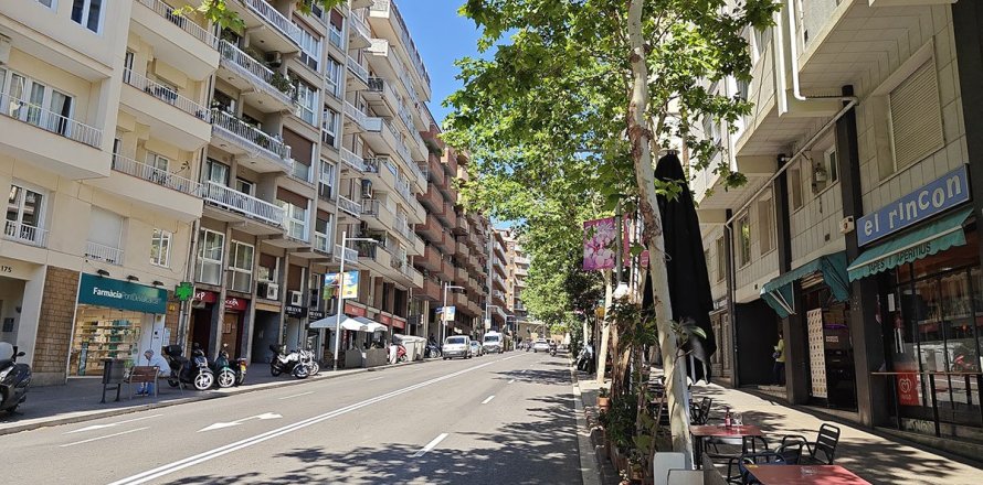 Propiedad comercial de 93 m² en venta en Barcelona, Cataluña, Spain № 3628