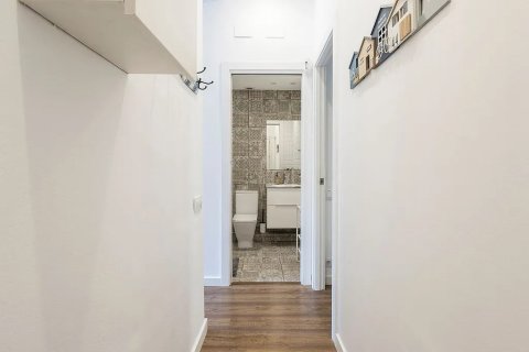 Apartamento de 2 dormitorios en venta en Barcelona, Cataluña, Spain № 3629 - foto 17