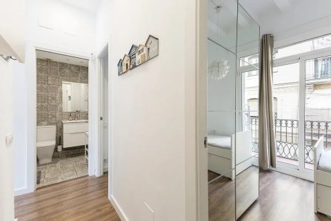 Apartamento de 2 dormitorios en venta en Barcelona, Cataluña, Spain № 3629 - foto 21