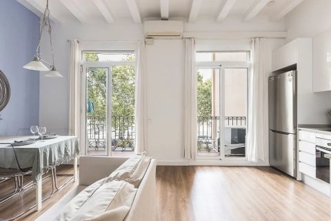 Apartamento de 2 dormitorios en venta en Barcelona, Cataluña, Spain № 3629 - foto 3