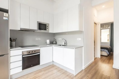 Apartamento de 2 dormitorios en venta en Barcelona, Cataluña, Spain № 3629 - foto 11