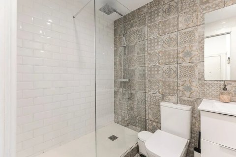 Apartamento de 2 dormitorios en venta en Barcelona, Cataluña, Spain № 3629 - foto 19